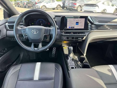 Used 2025 Toyota Camry SE FWD image 20