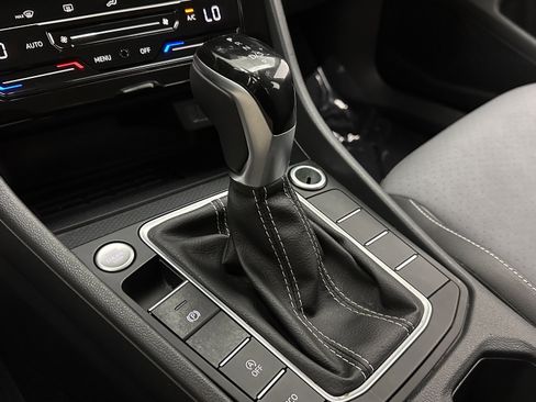 Used 2025 Volkswagen Jetta SE FWD image 15