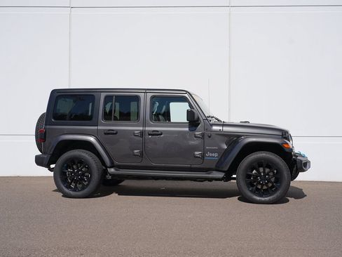 Used 2023 Jeep Wrangler Unlimited Sahara w/ Cold Weather Group AWD/4WD image 2