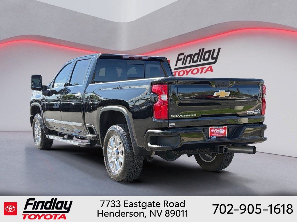 Used 2024 Chevrolet Silverado 3500 High Country w/ Technology Package AWD/4WD image 2