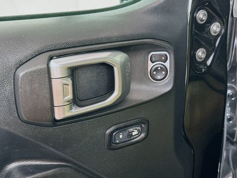 Used 2018 Jeep Wrangler Unlimited Sport S AWD/4WD image 17