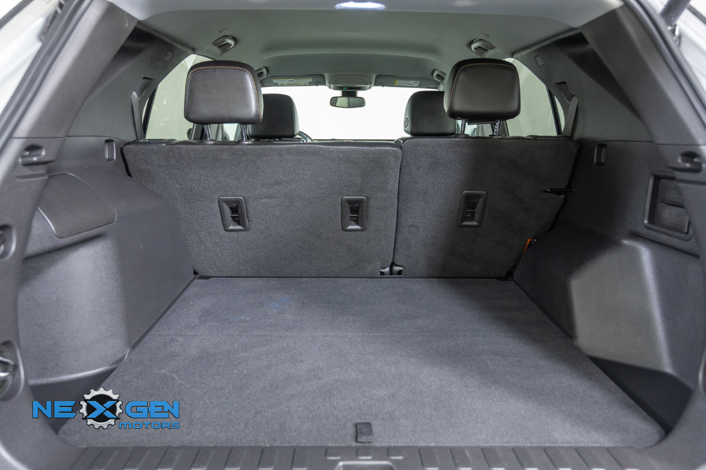Used 2021 Chevrolet Equinox Premier AWD/4WD image 32