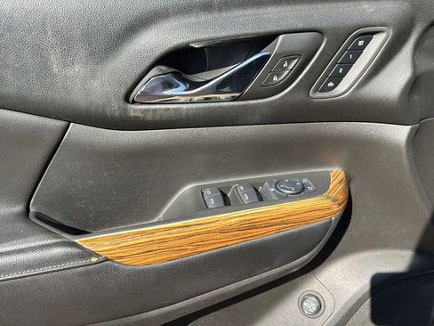 Used 2017 GMC Acadia Denali image 10