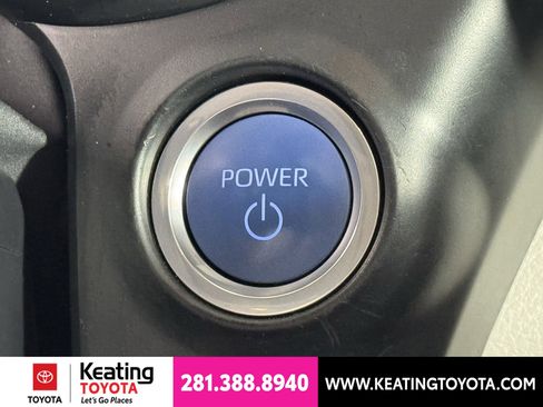 Certified 2024 Toyota Sienna XLE FWD image 32