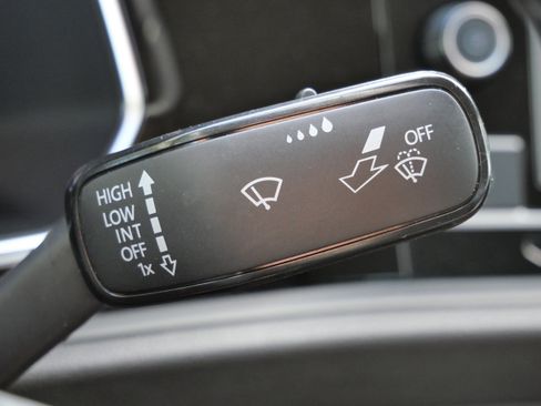 Certified 2024 Volkswagen Jetta SE image 34