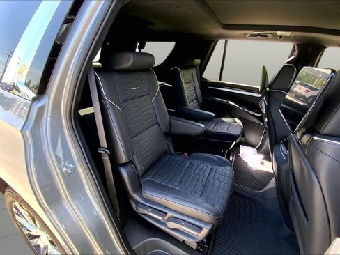 Used 2025 Cadillac Escalade Premium Luxury Platinum w/ LPO, Floor Liner Package AWD/4WD image 18