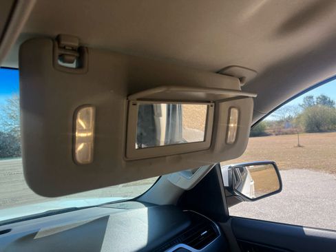 Used 2018 Chevrolet Suburban LT image 21