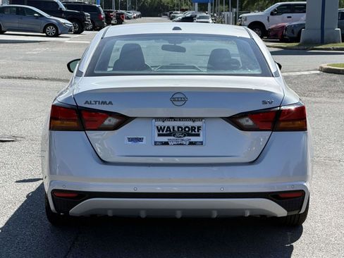 Used 2024 Nissan Altima 2.5 SV FWD image 3
