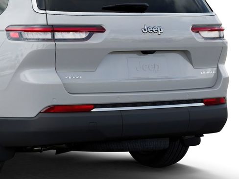 New 2026 Jeep Grand Cherokee L Limited w/ Trailer Tow Package AWD/4WD image 13