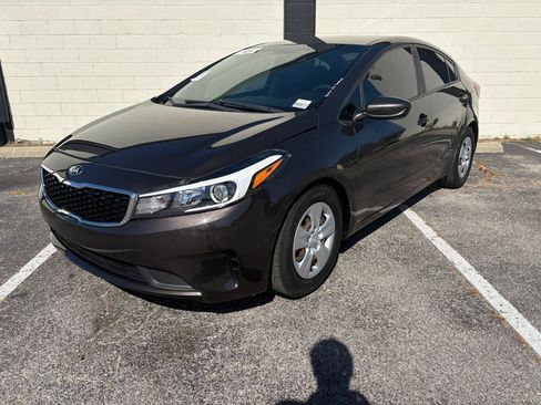 Used 2017 Kia Forte LX FWD image 1