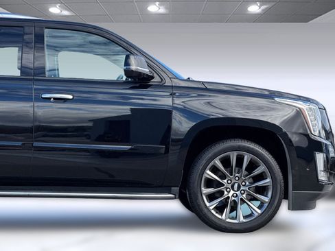 Used 2020 Cadillac Escalade Luxury w/ Escalade Sport Edition image 37