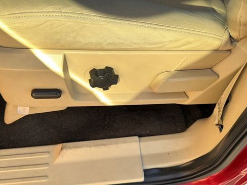 Used 2017 Ford Expedition XLT image 22