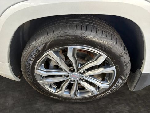 Used 2018 GMC Terrain Denali w/ Advanced Safety Package AWD/4WD image 37