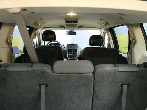 Used 2018 Dodge Grand Caravan SE w/ UConnect Hands-Free Group image 14