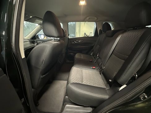 Used 2019 Nissan Rogue SV AWD/4WD image 17