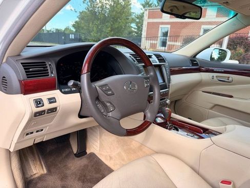 Used 2010 Lexus LS 460 RWD image 16