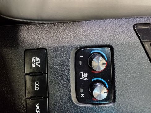 Used 2018 Toyota Avalon Limited w/ Carpet Mat Package FWD image 34