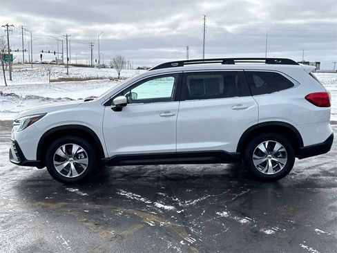 Used 2024 Subaru Ascent Premium w/ Convenience Package image 8