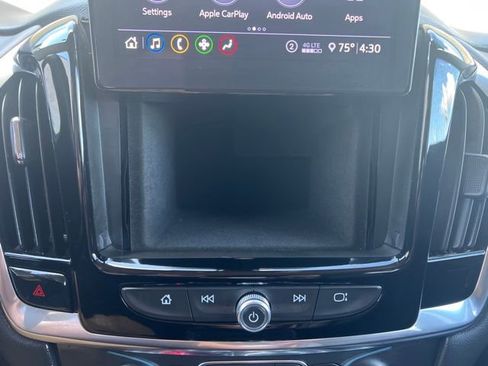 Used 2021 Chevrolet Traverse LT image 24