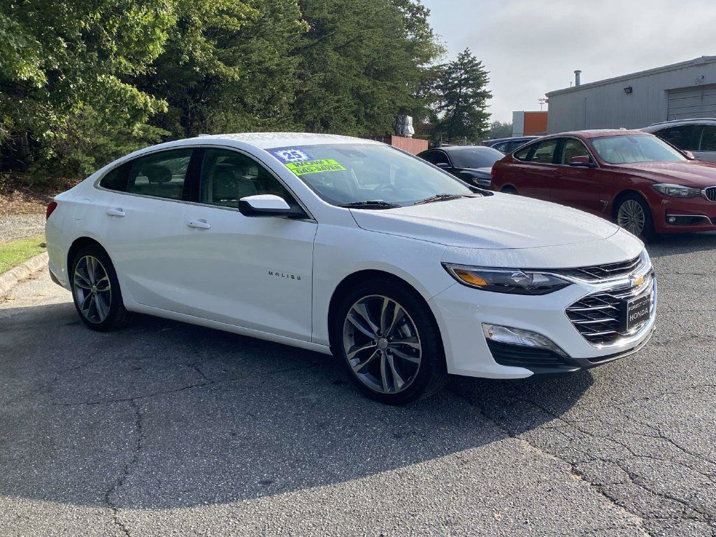 Used 2025 Chevrolet Malibu LT FWD image 6