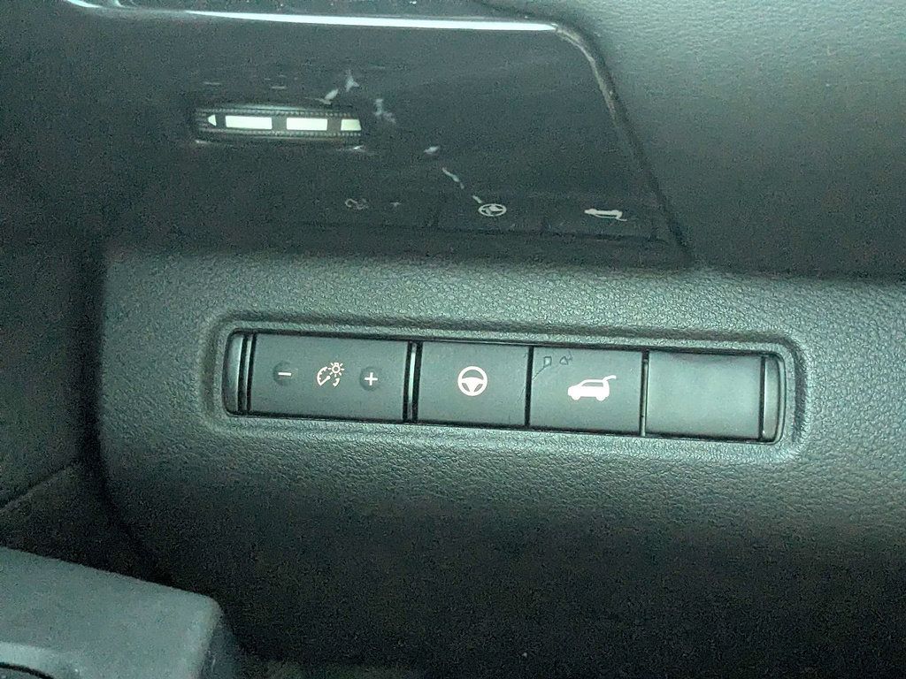 Used 2025 Nissan Pathfinder SV FWD image 27