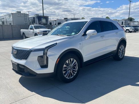 Used 2024 Cadillac XT4 Premium Luxury image 7