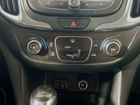 Used 2018 Chevrolet Equinox LT image 15