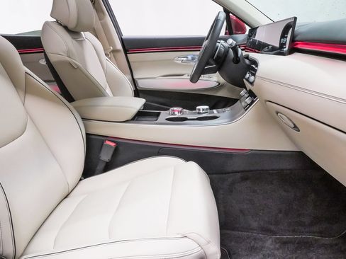 Certified 2026 Genesis GV70 2.5T Advanced AWD/4WD image 14
