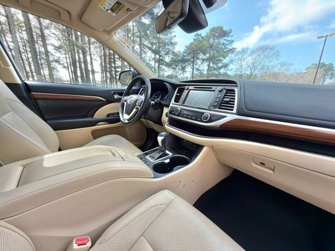 Used 2017 Toyota Highlander Limited Platinum image 20