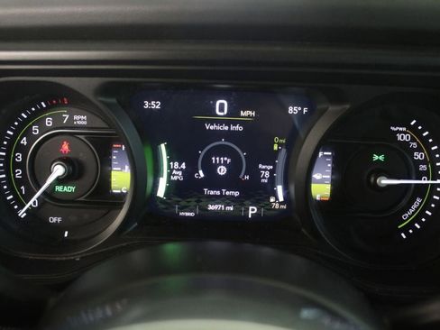 Used 2024 Jeep Wrangler Unlimited Sahara AWD/4WD image 15