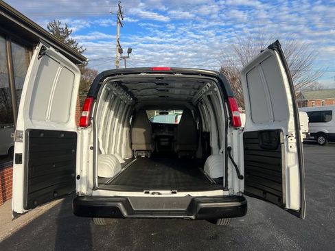Used 2022 Chevrolet Express 2500 w/ Driver Convenience Package image 19