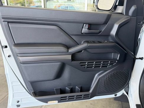 New 2026 Toyota 4Runner SR5 AWD/4WD image 15