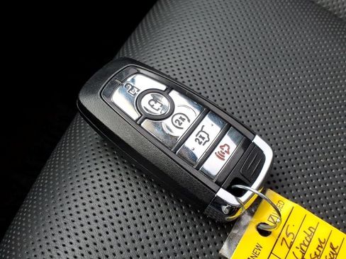 Used 2025 Lincoln Corsair Reserve AWD/4WD image 23