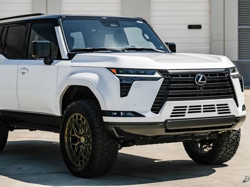 Used 2025 Lexus GX 550 w/ Accessory Package (2T) image 25