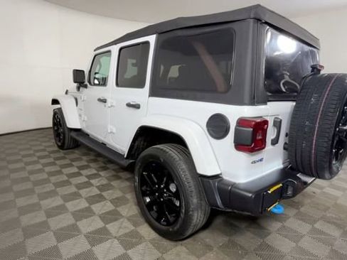 Used 2023 Jeep Wrangler Unlimited Sahara w/ Cold Weather Group AWD/4WD image 7
