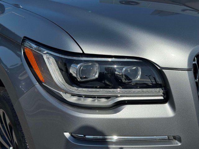 Used 2024 Lincoln Navigator Reserve AWD/4WD image 12
