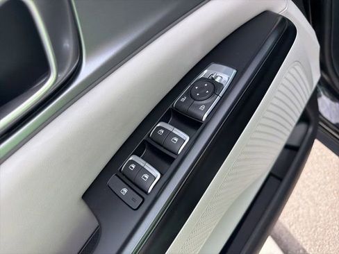 Used 2024 Kia Carnival LX image 20