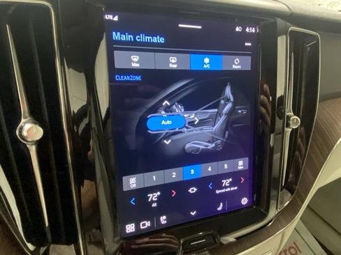 Used 2022 Volvo XC60 B5 Momentum w/ Climate Package image 24