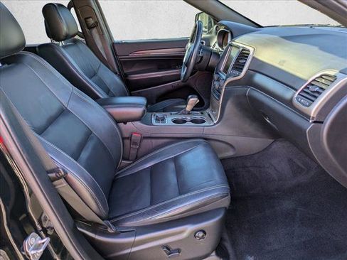 Used 2017 Jeep Grand Cherokee Limited image 21