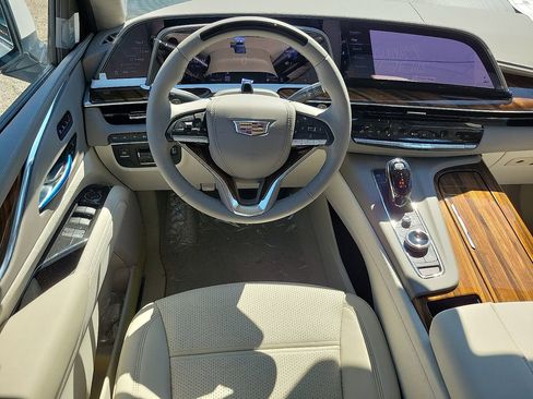 New 2024 Cadillac Escalade Premium Luxury Platinum image 2