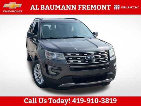 Used 2017 Ford Explorer XLT w/ Equipment Group 202A FWD image 1