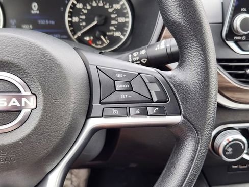 Used 2024 Nissan Altima 2.5 SV image 29