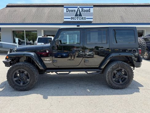 Used 2015 Jeep Wrangler Unlimited Sahara AWD/4WD image 2
