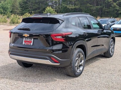 New 2026 Chevrolet Trax LT FWD image 2