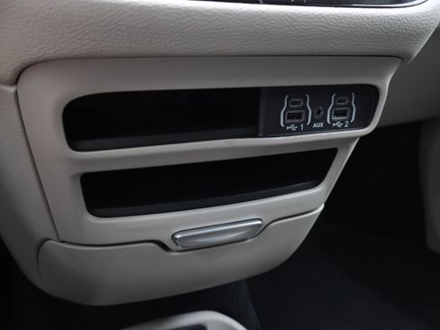 Used 2024 Chrysler Pacifica Touring-L FWD image 43