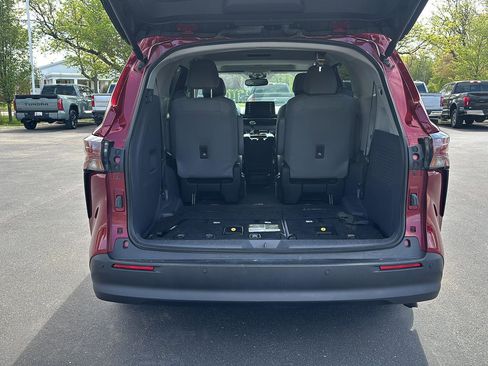 Used 2023 Toyota Sienna XLE AWD/4WD image 20