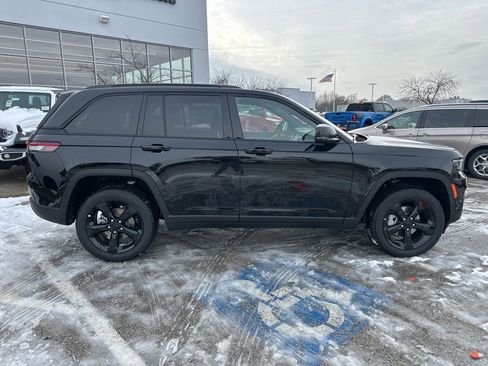 New 2025 Jeep Grand Cherokee Limited w/ Black Appearance Package AWD/4WD image 38