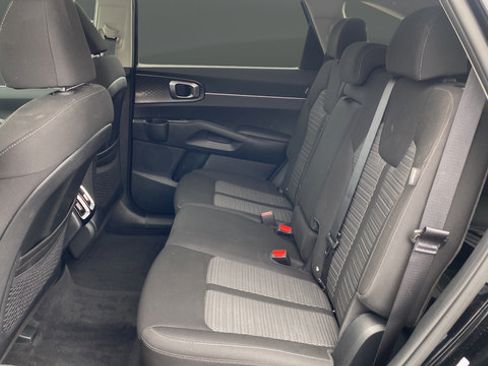 Used 2025 Kia Sorento LX FWD image 24