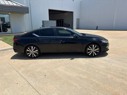Used 2022 Nissan Altima 2.0 SR FWD image 3