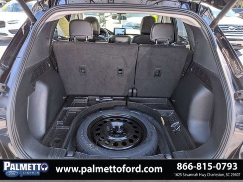 Used 2022 Ford Escape SE w/ SE Sport Appearance Package FWD image 12